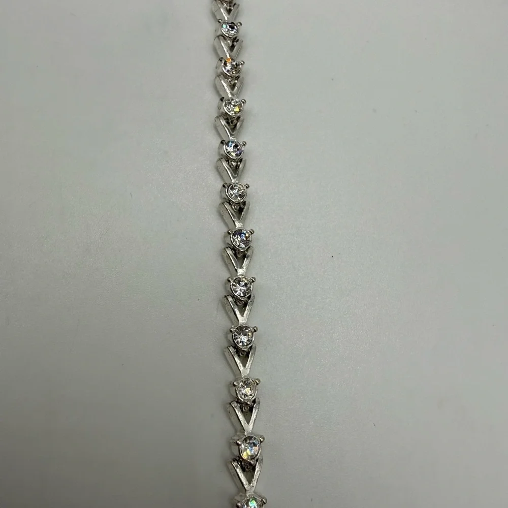 Vintage Avon Silver V-Link Rhinestone Bracelet 8”